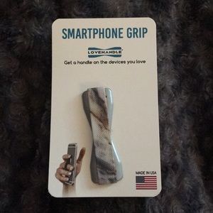 NWT Lovehandle smartphone grip in Gray/silver